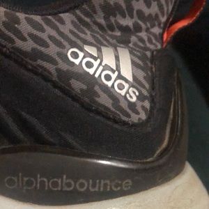 Men’s Adidas black/grey tennis shoes